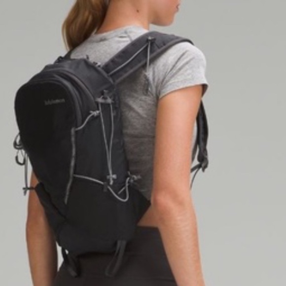 All sport Lululemon backpack. NEW. Never worn - Picture 1 of 2